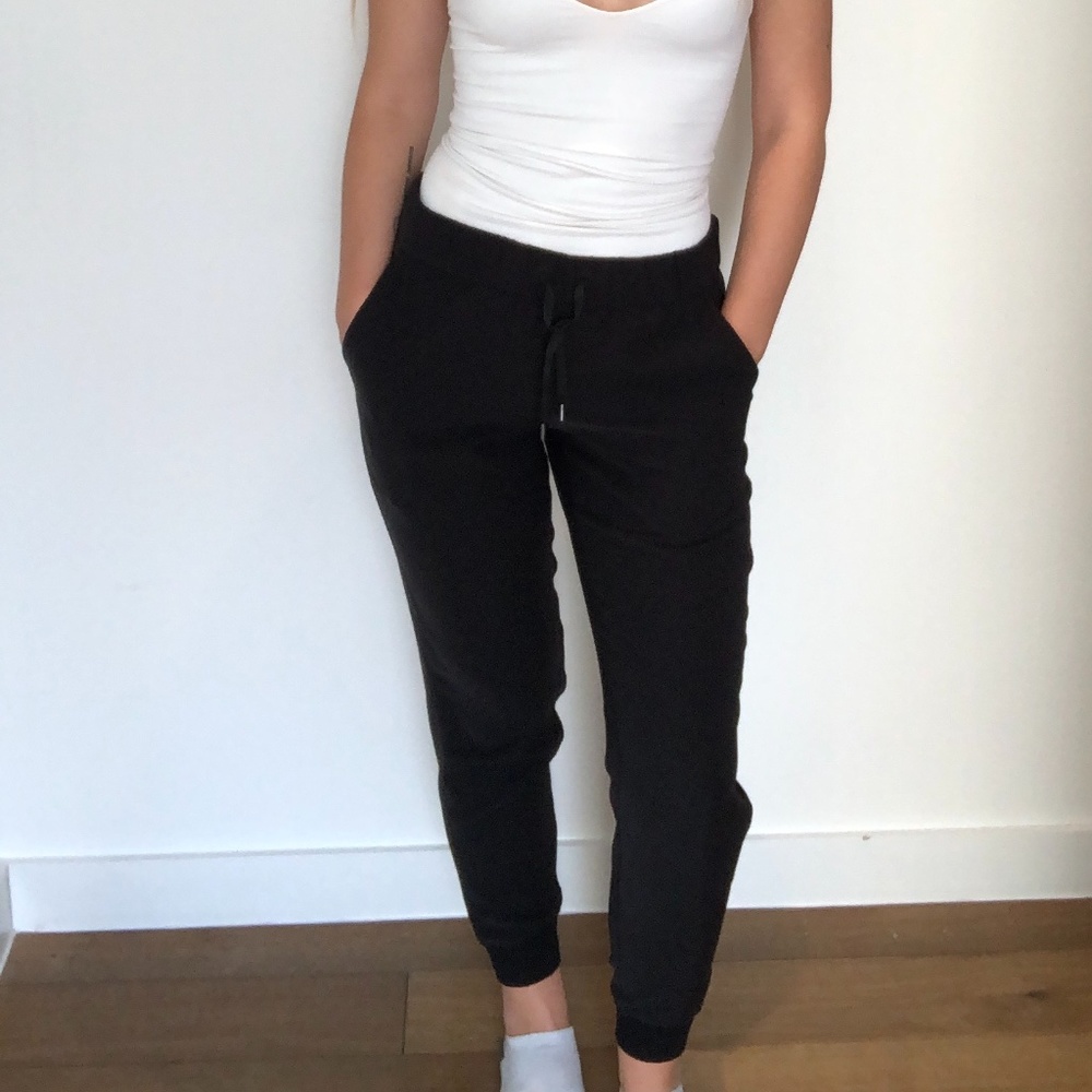 Lululemon Scuba High-Rise French Terry Jogger in good condition